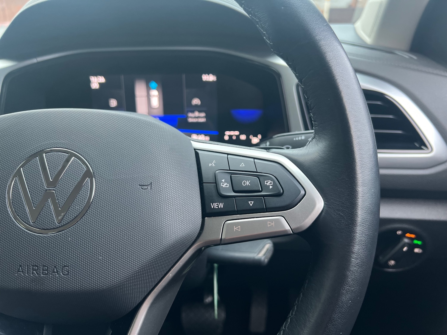 Used Volkswagen T-Roc 2023 for sale - 76611697: Photo 14