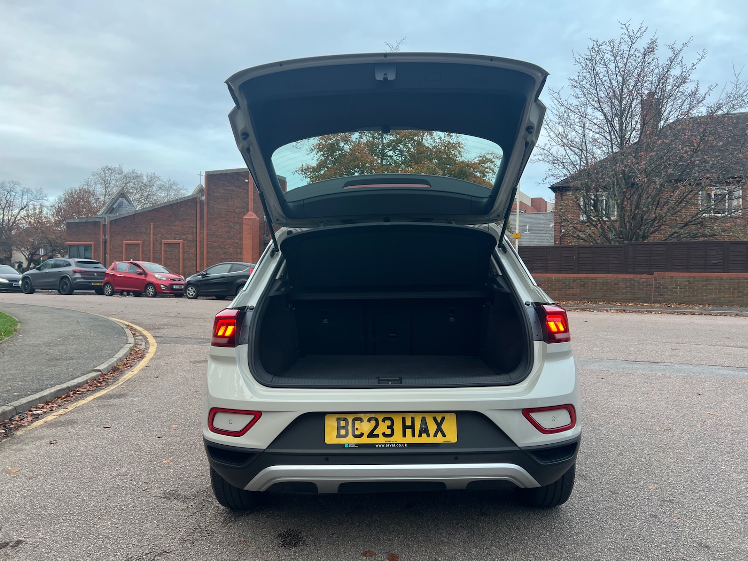 Used Volkswagen T-Roc 2023 for sale - 76611697: Photo 9