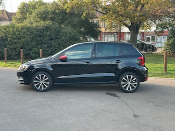 Used Volkswagen Polo 2017 for sale - 76117666: Photo 2