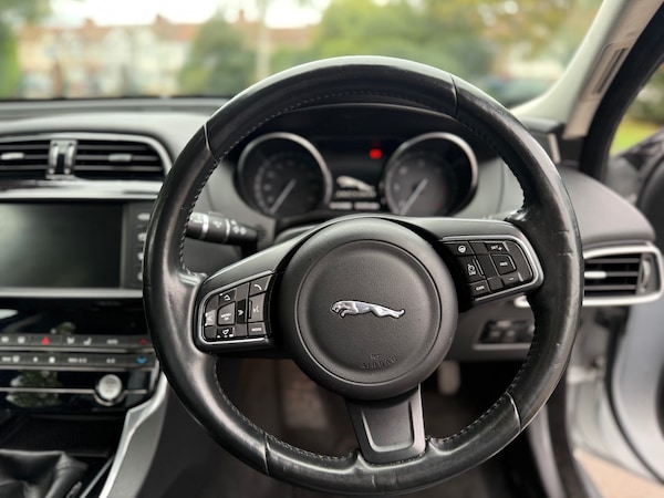 Used Jaguar XE 2015 for sale - 76257980: Photo 11