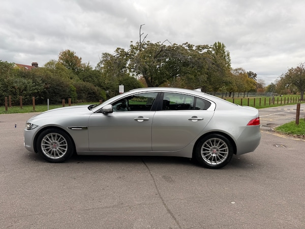 Used Jaguar XE 2015 for sale - 76257980: Photo 4