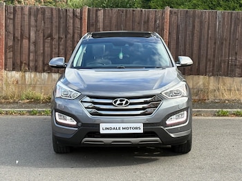 Used Hyundai Santa Fe 2015 for sale - 79522506: Photo