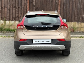 Used Volvo V40 Cross Country 2014 for sale - 79082302: Photo