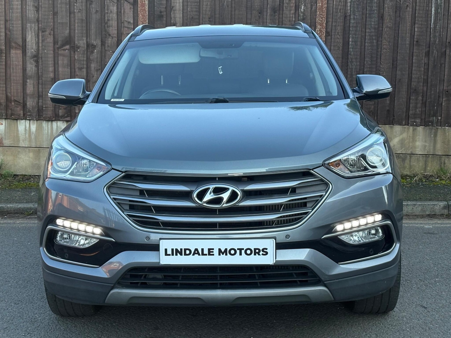 Used Hyundai Santa Fe 2017 for sale - 78043321: Photo 2