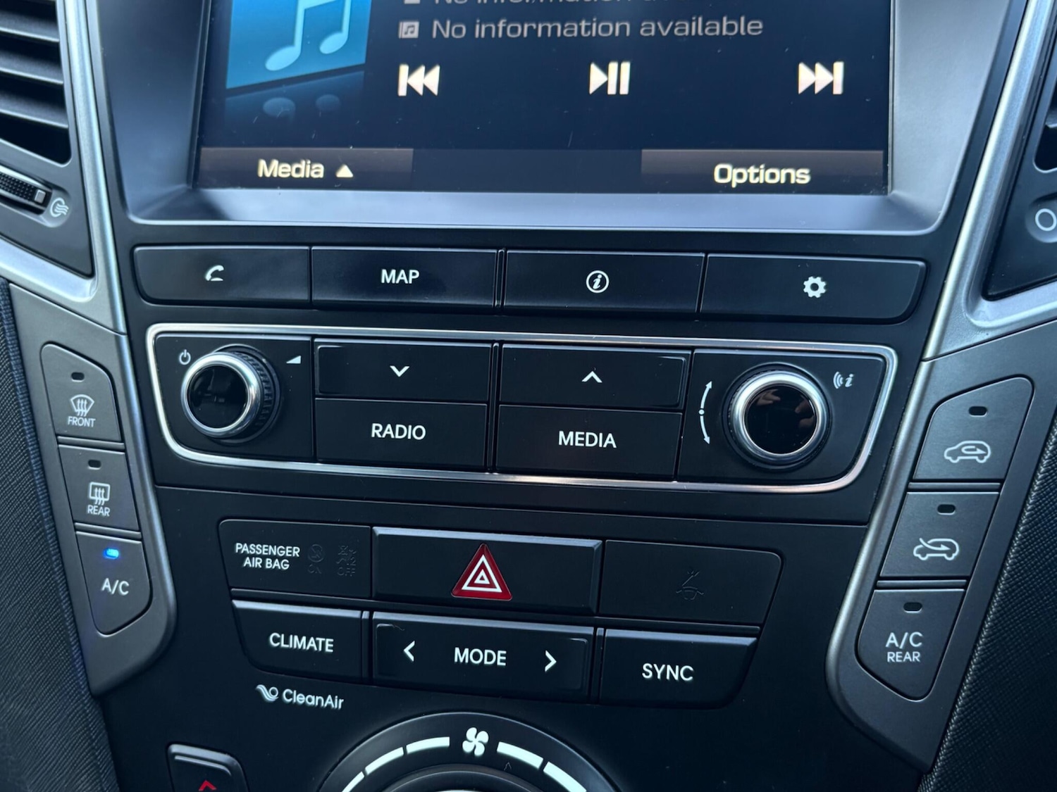 Used Hyundai Santa Fe 2017 for sale - 78043321: Photo 53