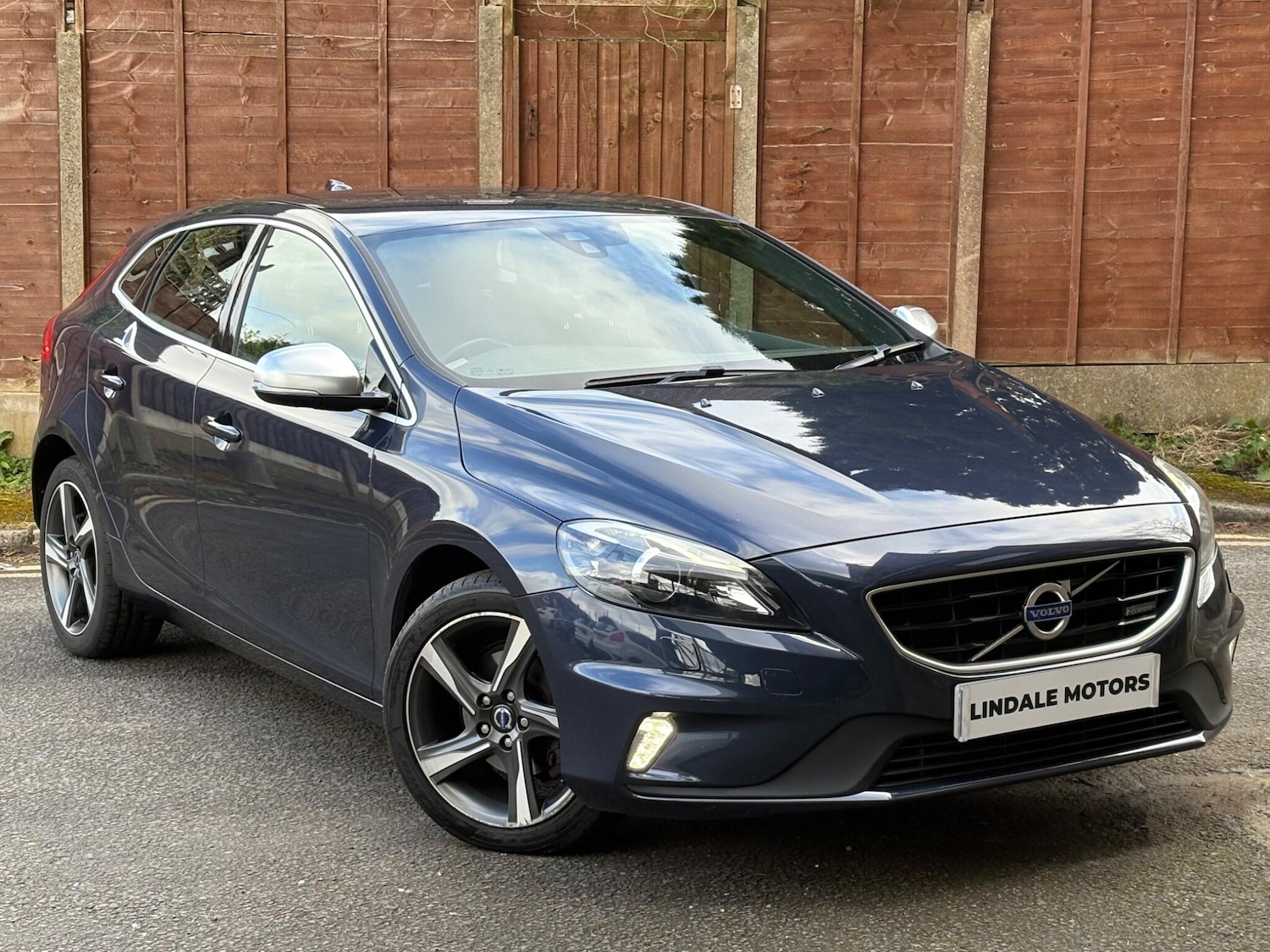 Used Volvo V40 2014 for sale - 78059924: Photo 1