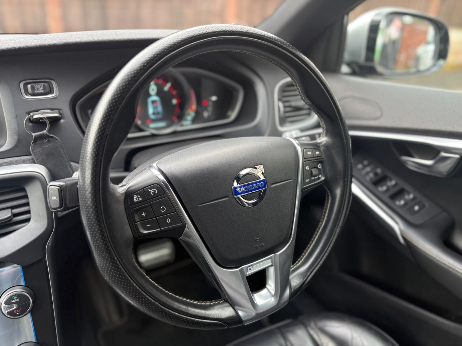 Used Volvo V40 2014 for sale - 78059924: Photo 37