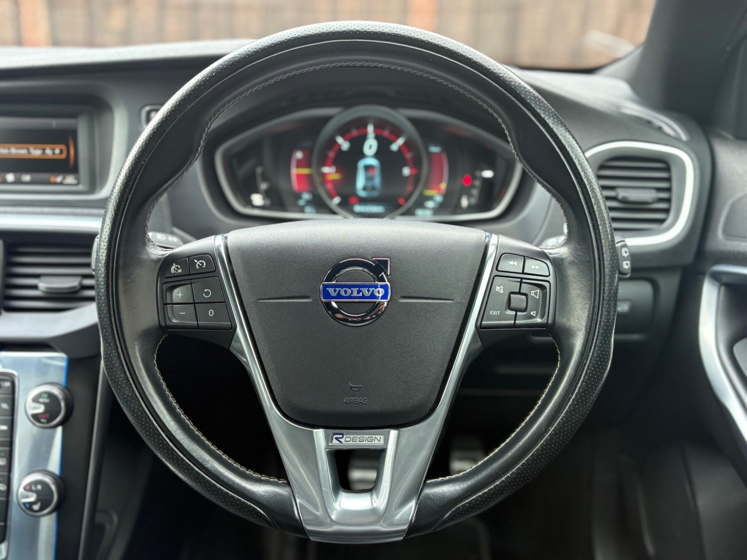Used Volvo V40 2014 for sale - 78059924: Photo 38