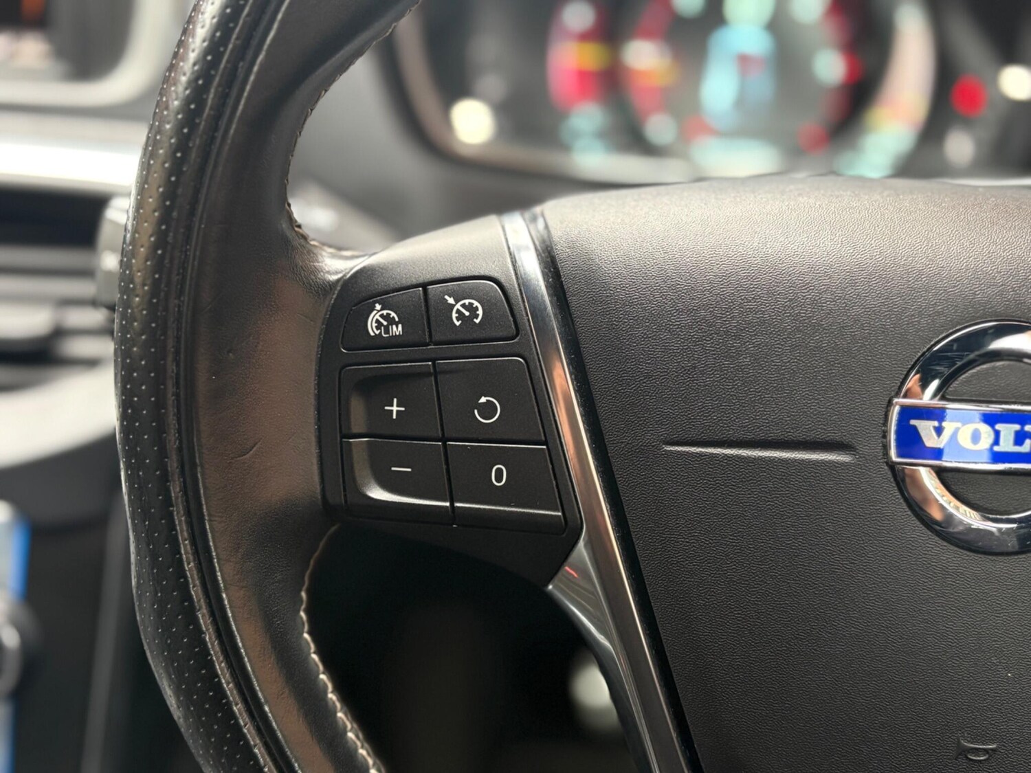 Used Volvo V40 2014 for sale - 78059924: Photo 43