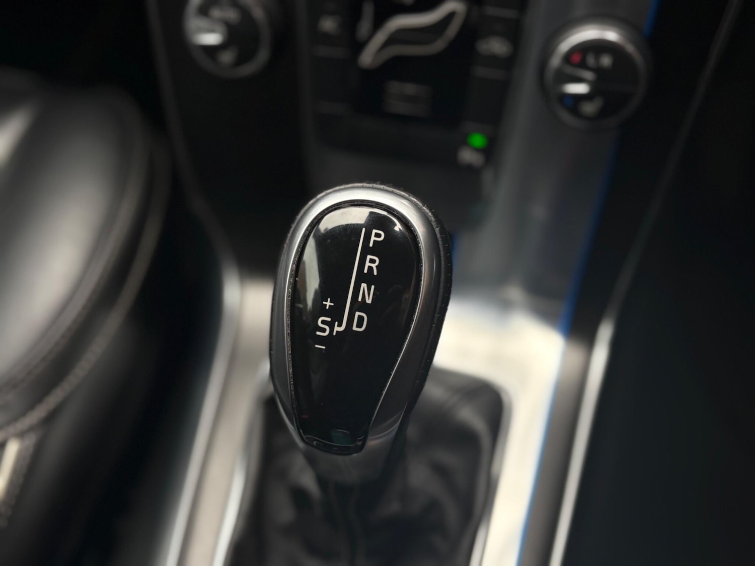 Used Volvo V40 2014 for sale - 78059924: Photo 58