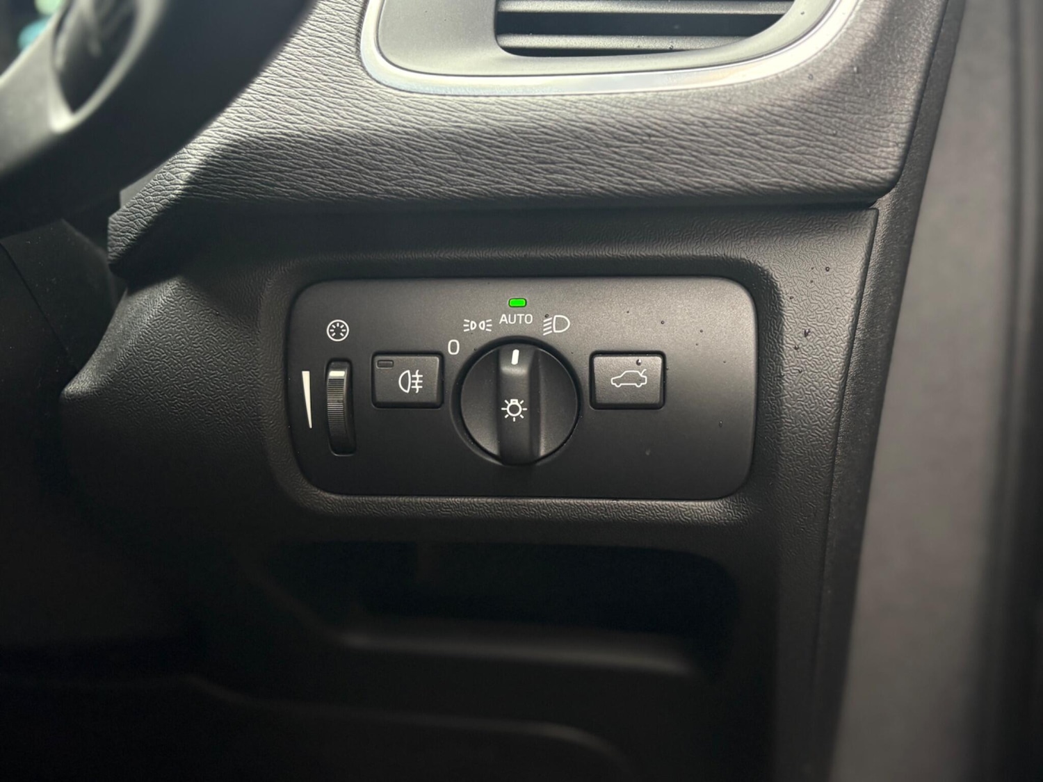 Used Volvo V40 2014 for sale - 78059924: Photo 60