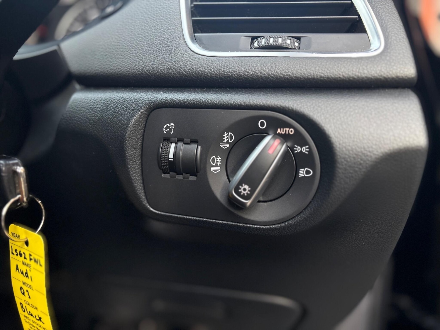 Used Audi Q3 2012 for sale - 78043313: Photo 68