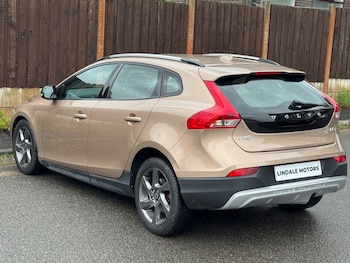 Used Volvo V40 Cross Country 2014 for sale - 78799637: Photo