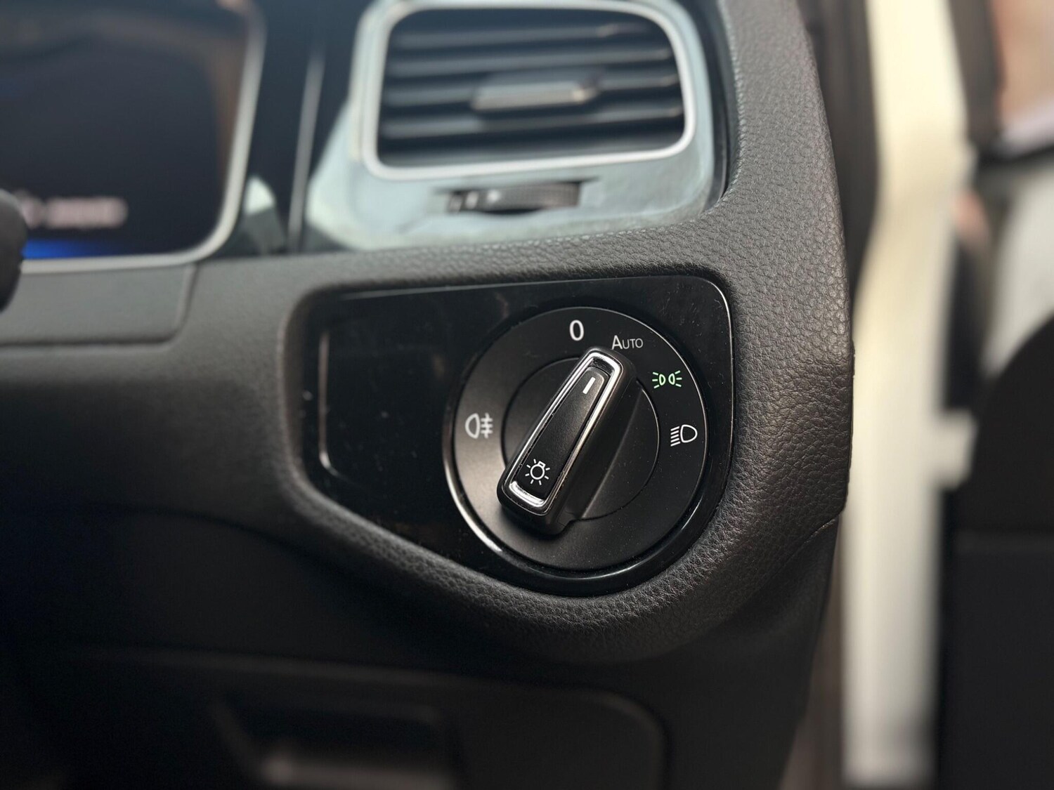 Used Volkswagen Golf 2017 for sale - 78043294: Photo 76