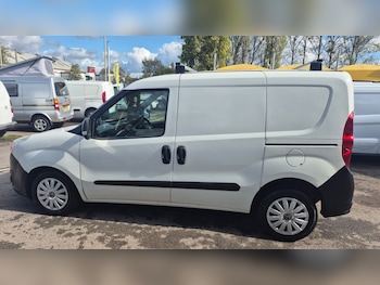 Used Vauxhall Combo 2015 for sale - 76117116: Photo
