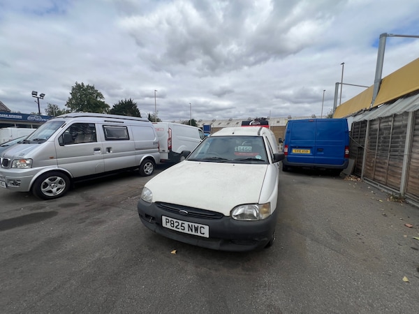 Used Ford Escort 1997 for sale - 75650822: Photo 2