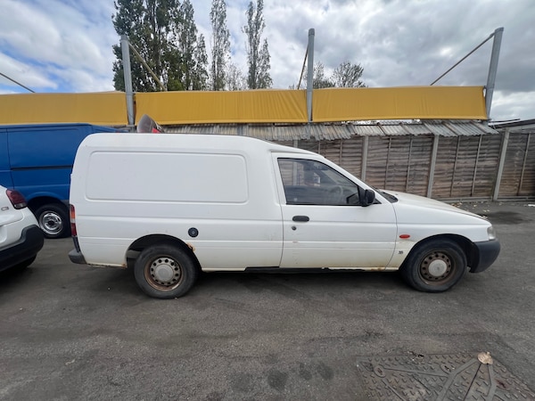 Used Ford Escort 1997 for sale - 75650822: Photo 4