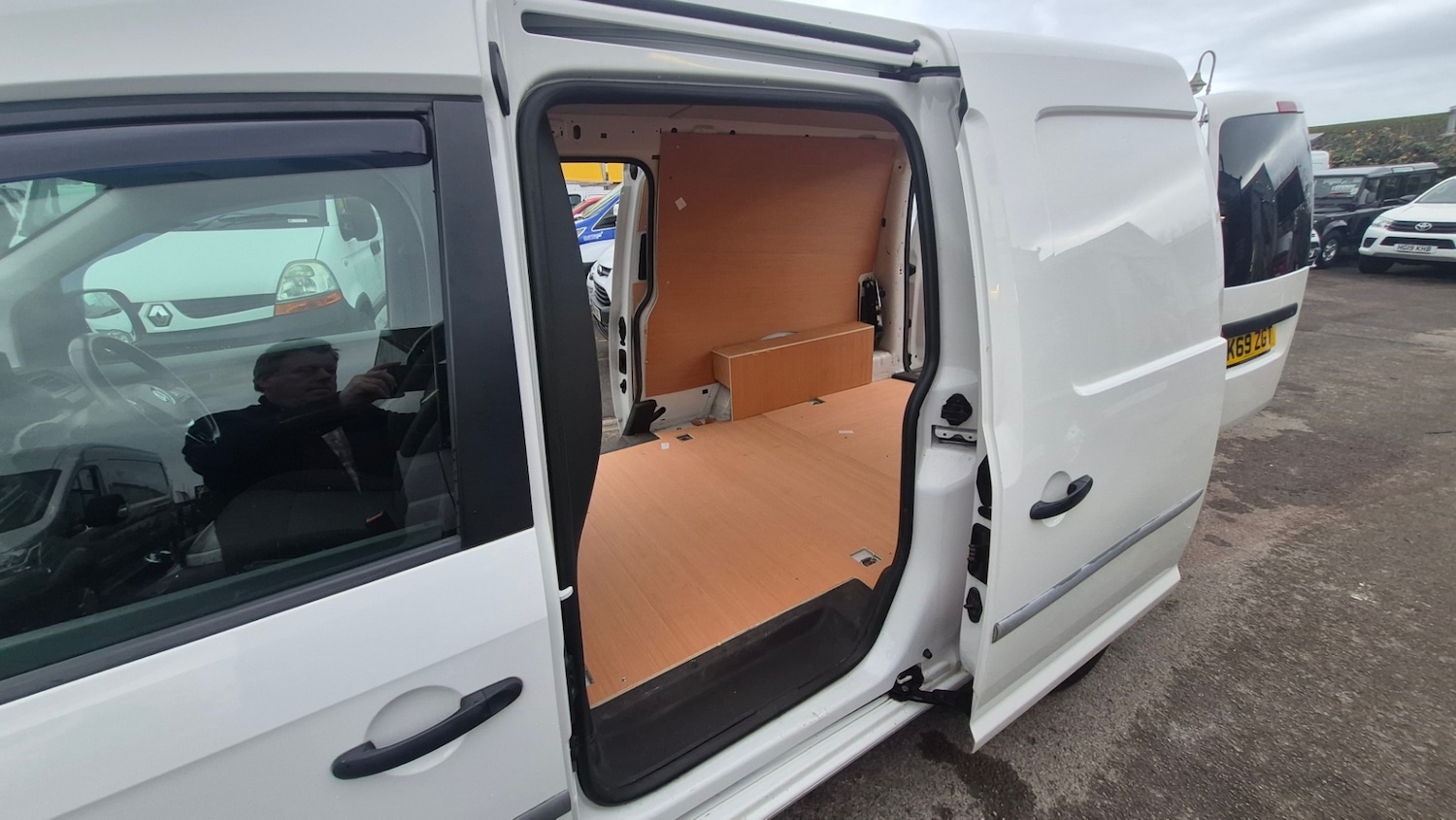 Used Volkswagen Caddy Maxi 2019 for sale - 76541934: Photo 9