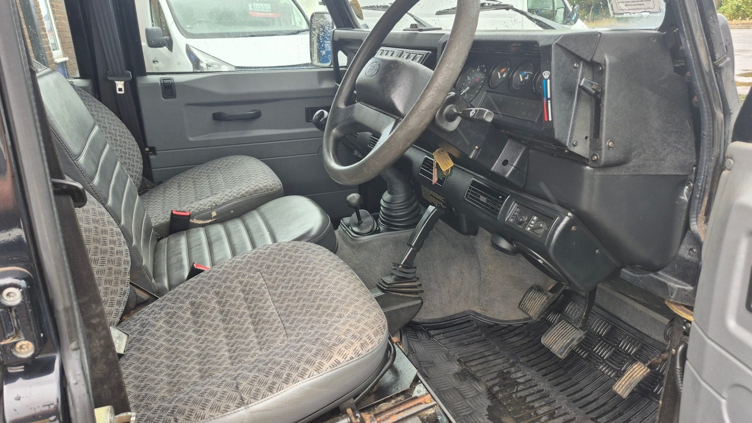 Used Land Rover Defender 110 2002 for sale - 75750143: Photo 13