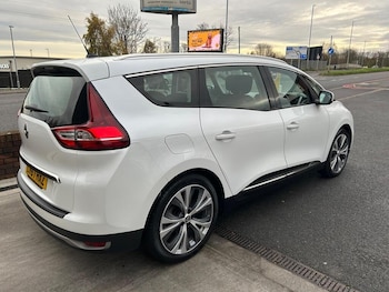 Used Renault Grand Scenic 2018 for sale - 77125753: Photo
