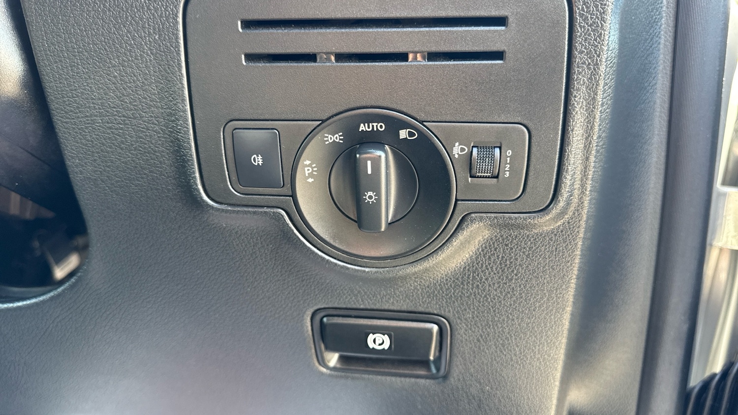 Used Mercedes-Benz Vito 2018 for sale - 77758705: Photo 28