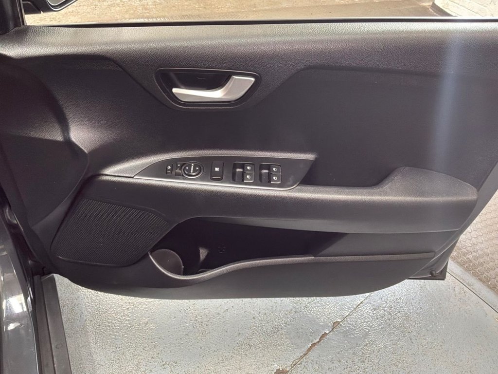 Used Kia Stonic 2021 for sale - 78095799: Photo 28