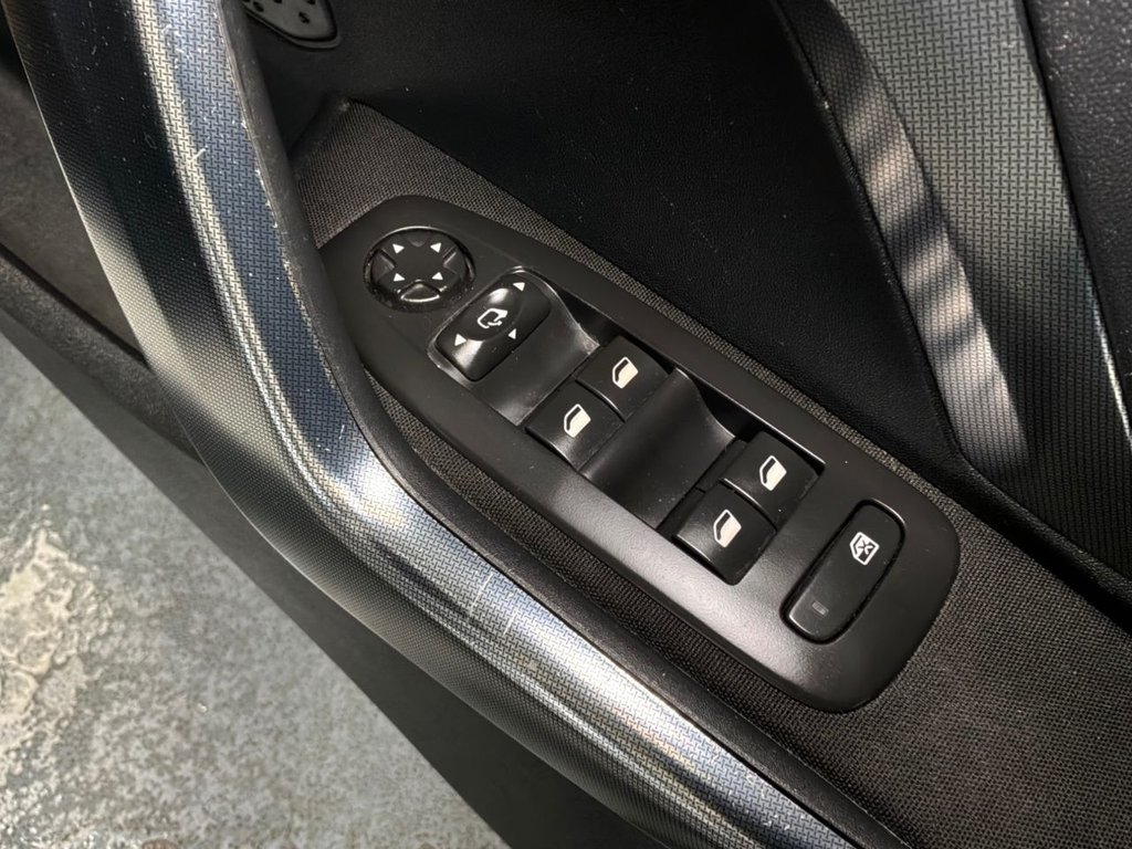 Used Peugeot 2008 2017 for sale - 78096350: Photo 30