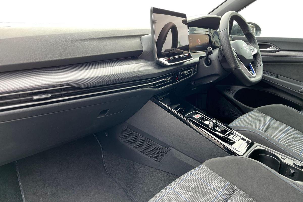 Used Volkswagen Golf 2025 for sale - 76678042: Photo 2