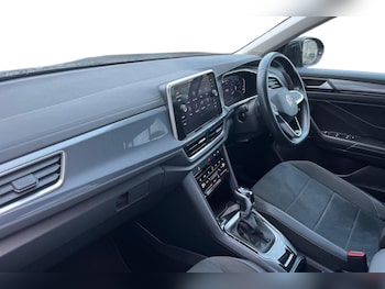 Used Volkswagen T-Roc 2023 for sale - 76675870: Photo