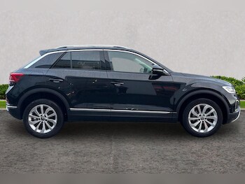 Used Volkswagen T-Roc 2023 for sale - 76675870: Photo