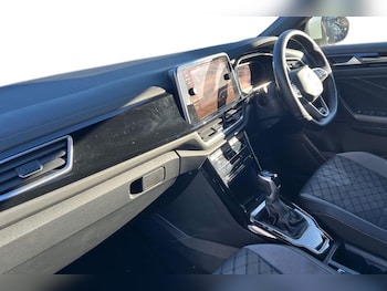 Used Volkswagen T-Roc 2022 for sale - 76675044: Photo