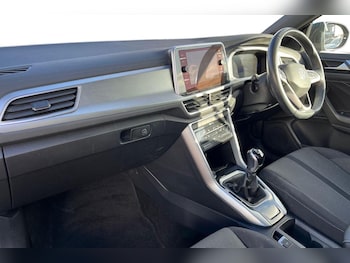 Used Volkswagen T-Roc 2022 for sale - 76674241: Photo