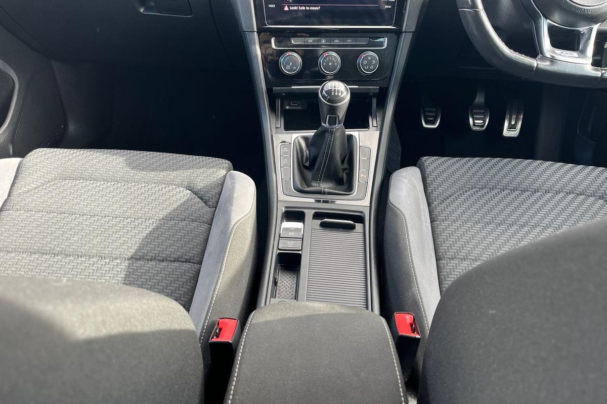 Used Volkswagen Golf 2017 for sale - 76673376: Photo 10