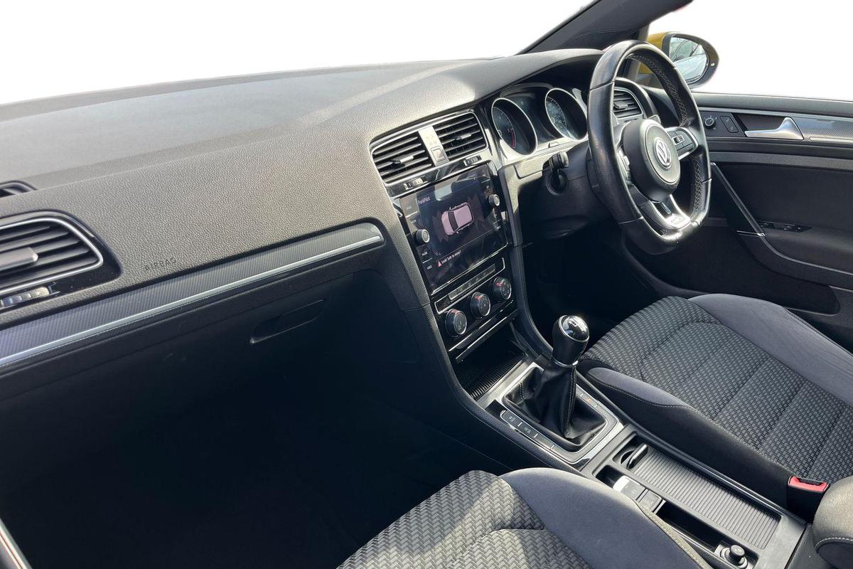 Used Volkswagen Golf 2017 for sale - 76673376: Photo 2