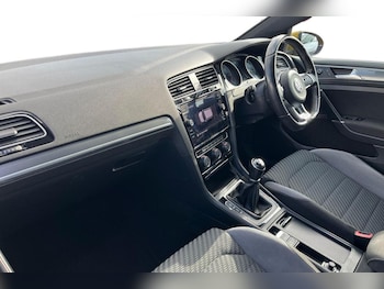 Used Volkswagen Golf 2017 for sale - 76673376: Photo