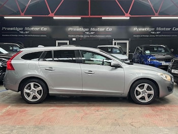 Used Volvo V60 2017 for sale - 75129622: Photo