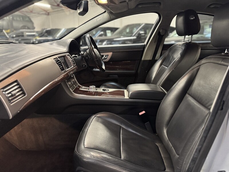 Used Jaguar XF 2010 for sale - 76022453: Photo 14