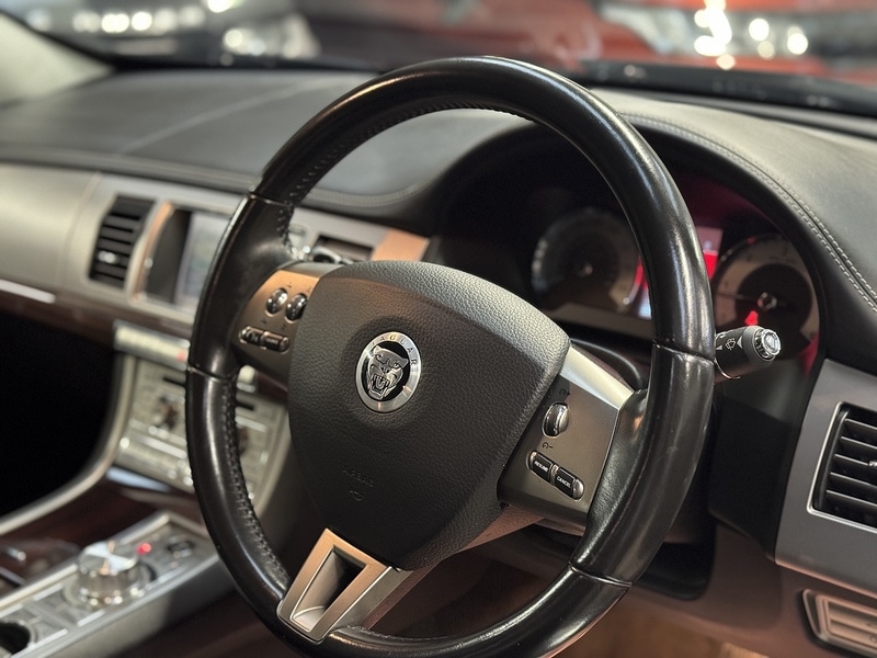 Used Jaguar XF 2010 for sale - 76022453: Photo 8