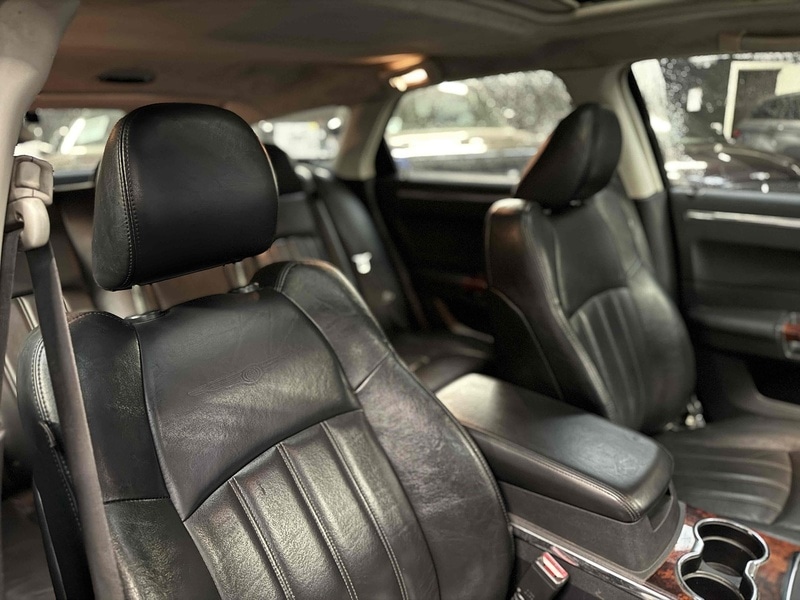 Used Chrysler 300C 2010 for sale - 76686803: Photo 10