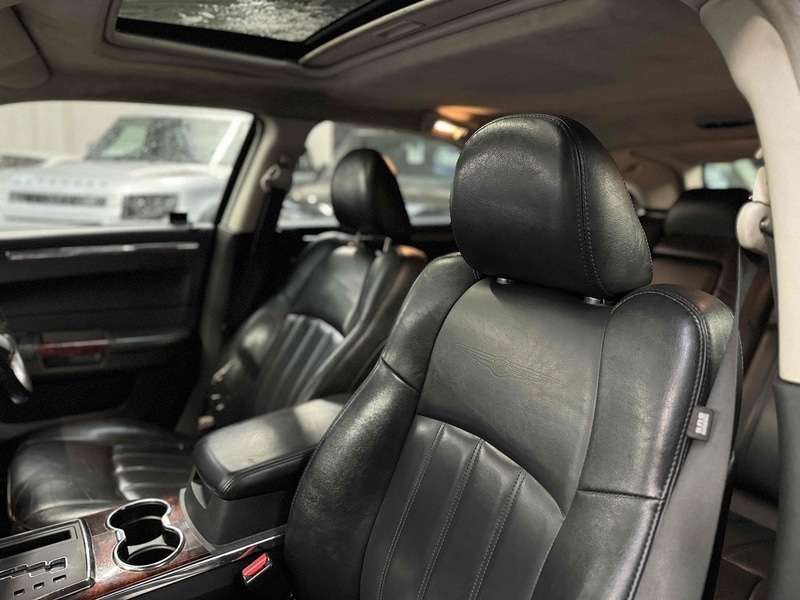 Used Chrysler 300C 2010 for sale - 76686803: Photo 11