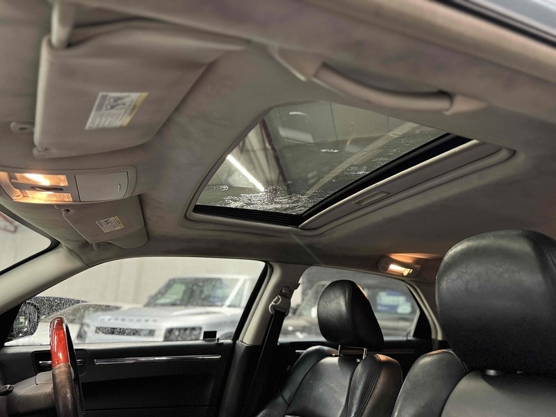 Used Chrysler 300C 2010 for sale - 76686803: Photo 12