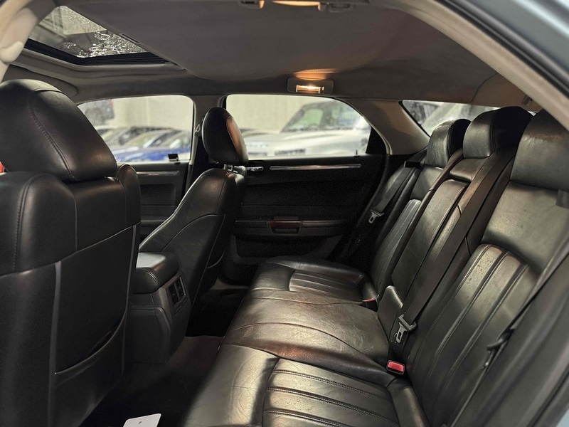 Used Chrysler 300C 2010 for sale - 76686803: Photo 13