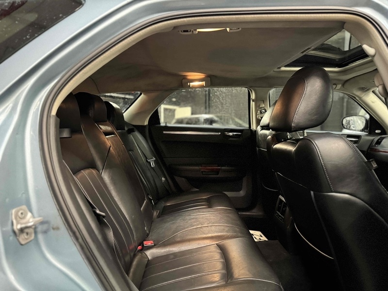 Used Chrysler 300C 2010 for sale - 76686803: Photo 14