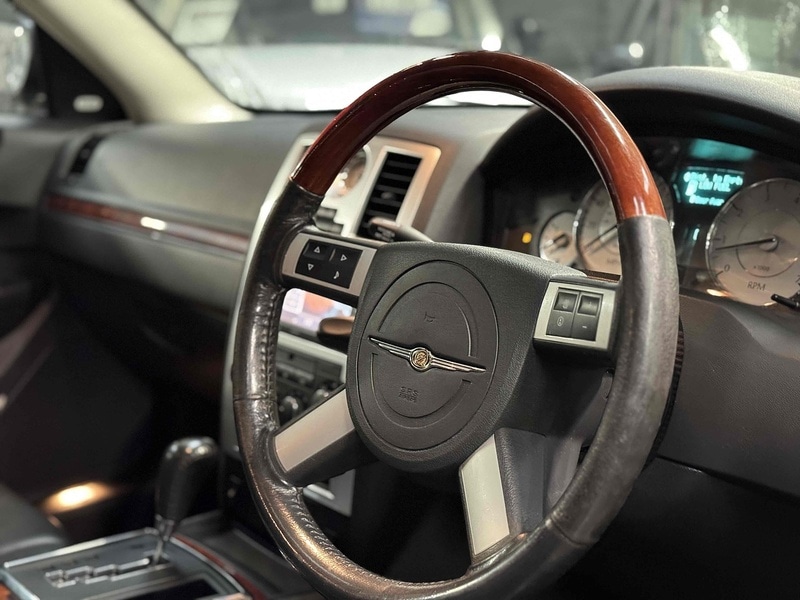 Used Chrysler 300C 2010 for sale - 76686803: Photo 5