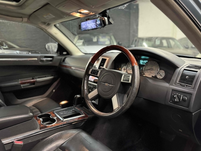 Used Chrysler 300C 2010 for sale - 76686803: Photo 6