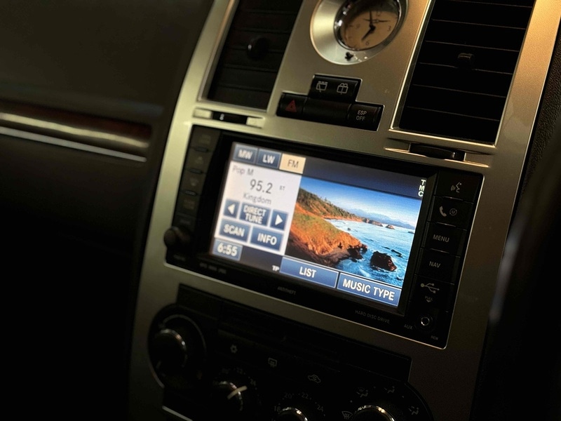 Used Chrysler 300C 2010 for sale - 76686803: Photo 7