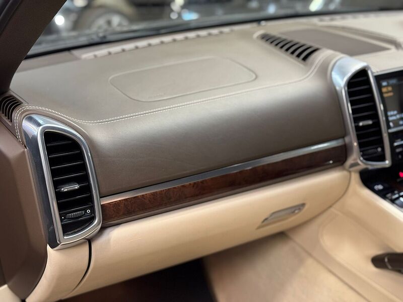 Used Porsche Cayenne 2010 for sale - 76274502: Photo 19