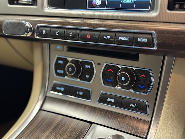 Used Jaguar XF 2012 for sale - 76320268: Photo 9