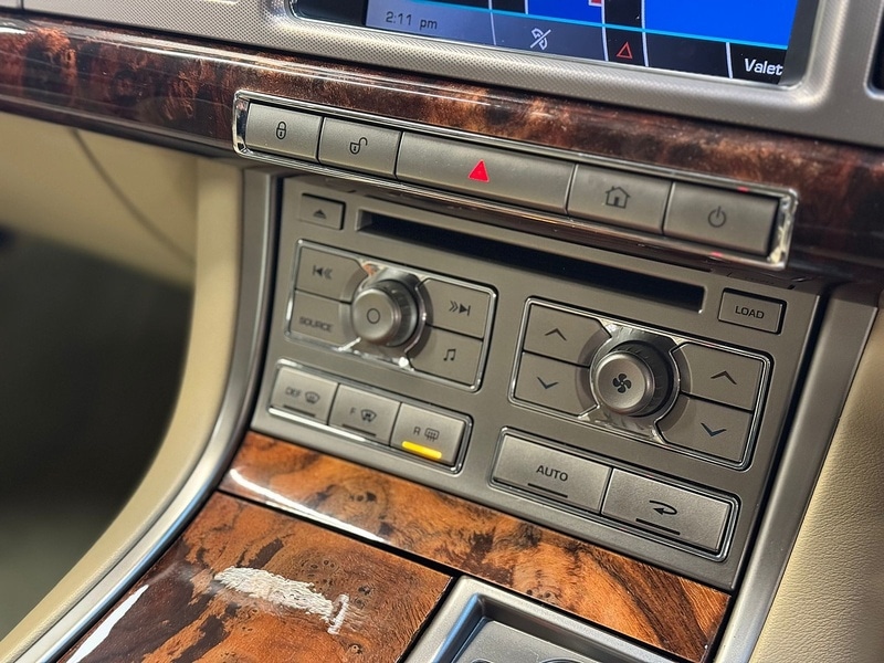 Used Jaguar XF 2010 for sale - 76855315: Photo 11