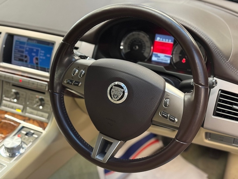 Used Jaguar XF 2010 for sale - 76855315: Photo 9